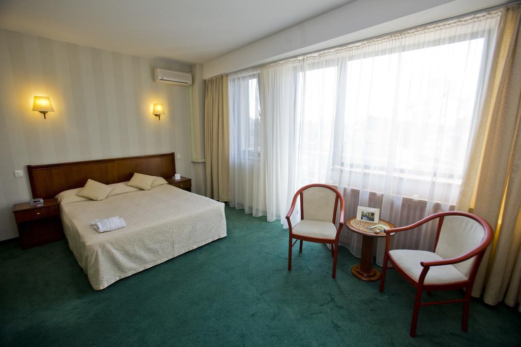 Hotel Dan Бухарест Номер фото